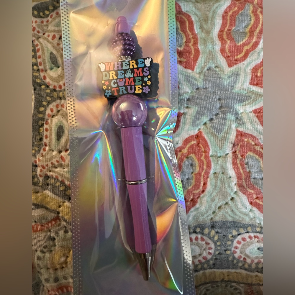 Customize pen done by my 13 year old for her school field trip this year to Wash